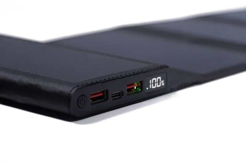 Electron, batterie solaire portable de Sunslice - zoom sur les sorties USB et USB-C et le taux de chargement LED