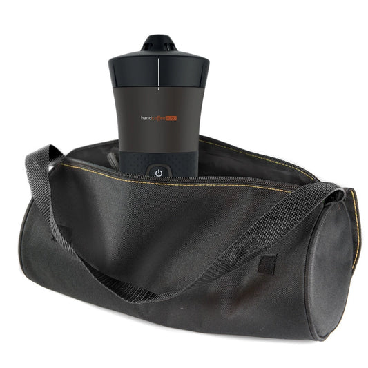 Vue d'ensemble de la machine à pads de café pour voiture dans le sac de transport Handpresso