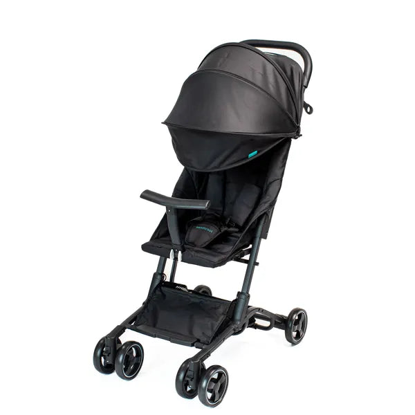 Poussette de voyage Urban Kanga noire- vue de biais avec le pare-soleil intégralement déplié
