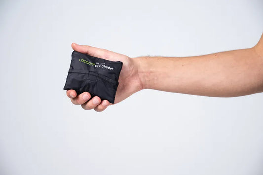 Vue du sac de rangement Cocoon, destiné à accueillir les bouchons d’oreilles et le masque de sommeil premium.