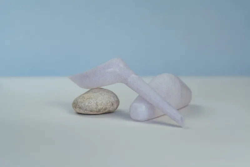 Le pisse-debout paillettes mauves : présenté monté en sur sa boite