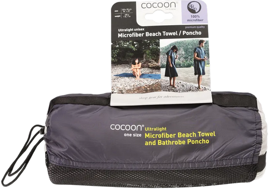 Poncho-serviette unisexe de Cocoon - vue dans sa pochette de rangement avec étiquette