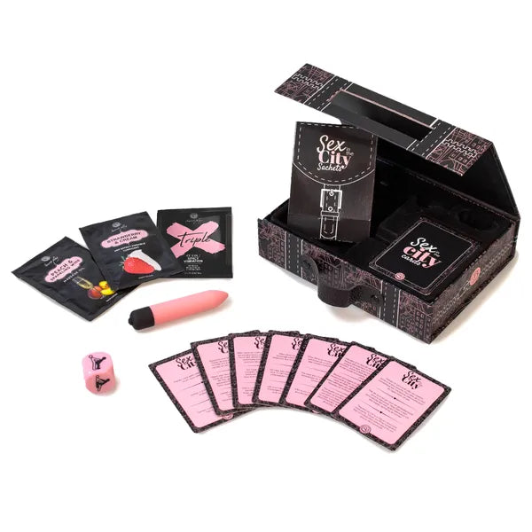 Coffret ouvert avec sa mallette et les articles suivants :
Cartes de défis, mini vibromasseur, dé Kamasutra, monodose d’huile de massage,
monodose de lubrifiant et monodose de gel intensifiant