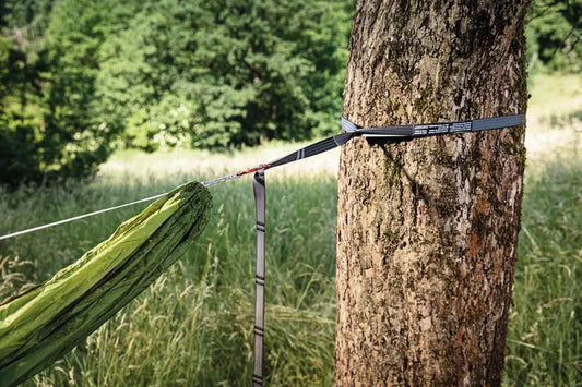 Sangles de suspension pour hamac de Cocoon - Mise en situation de la sangle à un arbre