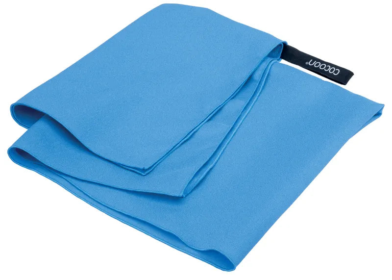 Serviette de voyage ultralégère Cocoon – vue de la serviette bleue pliée