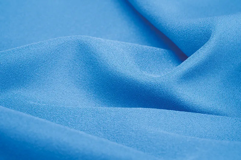 Serviette de voyage ultralégère Cocoon – gros plan sur le coloris bleu