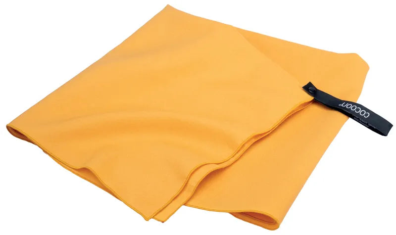 Serviette de voyage ultralégère Cocoon – vue de la serviette orange pliée