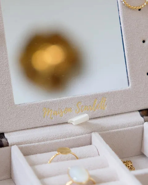 Boîte à bijoux de voyage Maison Scarlett – vue en gros plan de la marque Maison Scarlett