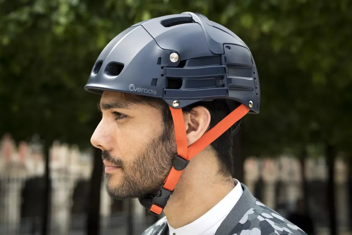 casque bleu Overade PLIXI FIT - mise en situation le casque est sur la tête d'un homme