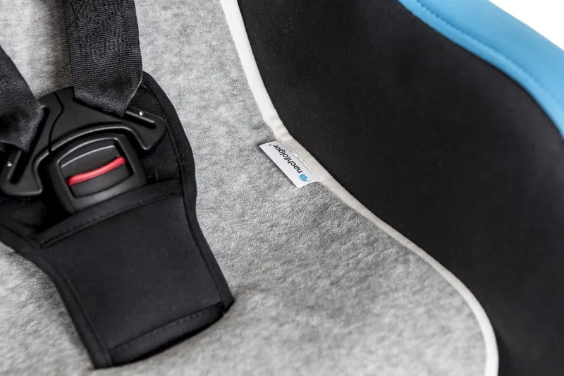 Insert de confort pour le siège auto HyFive – Été et hiver de Nachfolger - vue de l'étiquette Nachfolger dans le siège auto HyFive