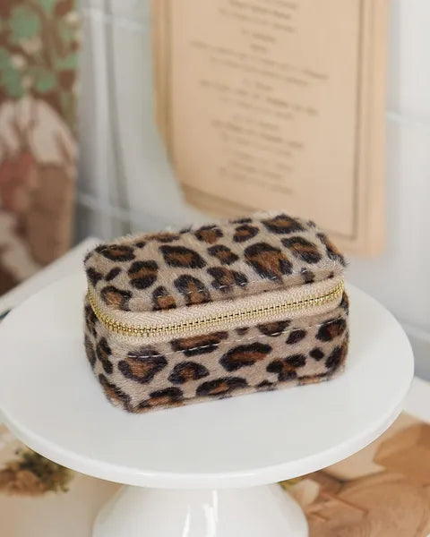 Mini boite à bijoux de voyage de la Maison Scarlett - Modèle Marie - Léopard - vue de la boite fermée