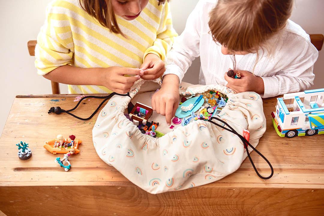 playandgo_rainbow_storage_bag_toy_girls_playing