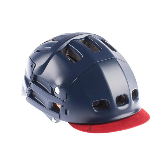 visière rouge PLIXI FIT de Overade - vue sur un casque bleu