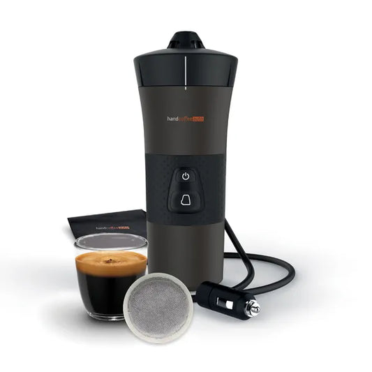 Handcoffee Auto 12V de Handpresso - vue d'ensemble avec un pads et une tasse à café