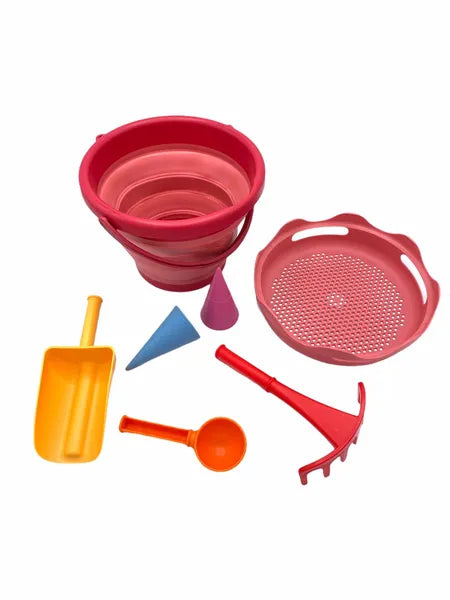 Set de jouets de sable 7-en-1 Schildkröt en version rose - vue du seau déplié, pelle, cuillère, râteau, tamis et moules.