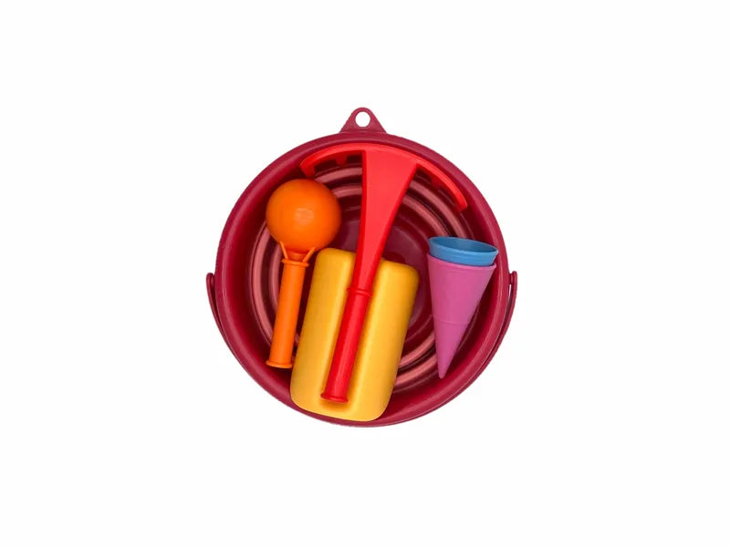 Set de jouets de sable 7-en-1 Schildkröt, version rose – vue du seau plié avec pelle, cuillère, râteau, tamis et moules rangés à l’intérieur