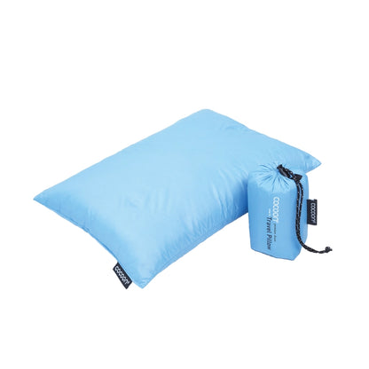 Oreiller de voyage en duvet hydrophobe de Cocoon - bleu - vue du coussin et de sa pochette de rangement