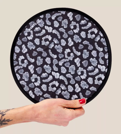 Eventail motif LeoBlack de Ventillo
