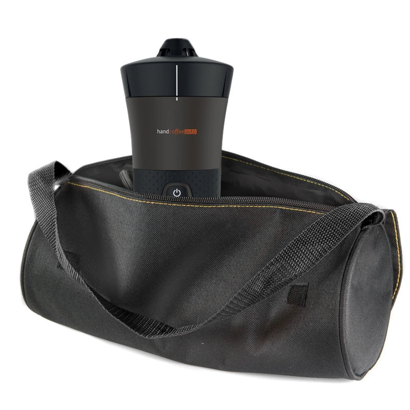 Vue d'ensemble de la machine à pads de café pour voiture dans le sac de transport Handpresso