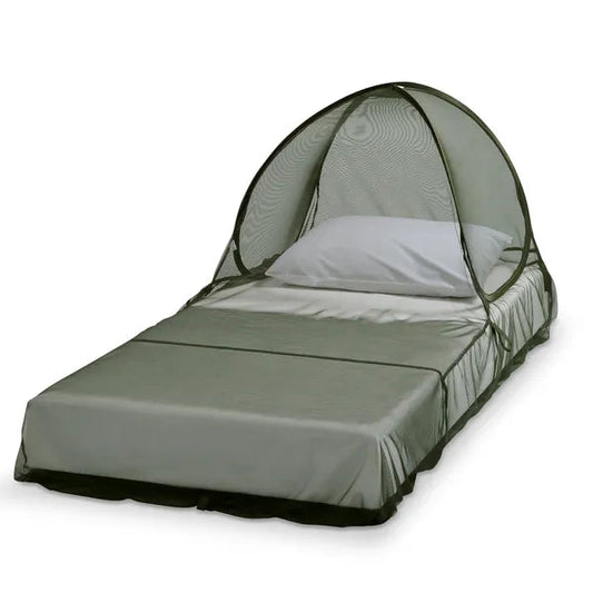 Dôme de protection moustique de Care Plus - Mise en situation sur un lit en vue d'ensemble