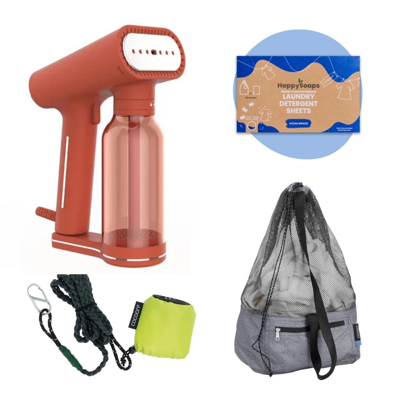 Photo des produits qui composent le pack le linge en voyage, comprenant le défroisseur portatif couleur rouille, les feuilles de lessive écologiques pour linge de couleur, la corde à linge de voyage et le sac de plage/sac de linge de voyage.
