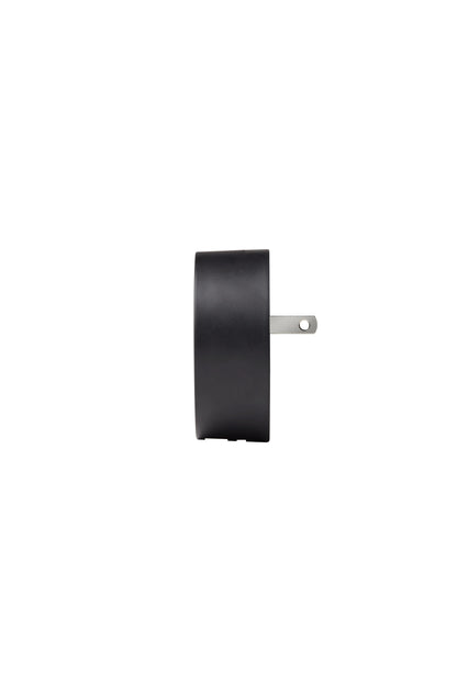 Chargeur secteur international couleur noire  – présenté en vue latérale avec une prise américaine
