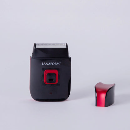Rasoir Lanaform noir et rouge – photo du rasoir debout avec son couvercle retiré