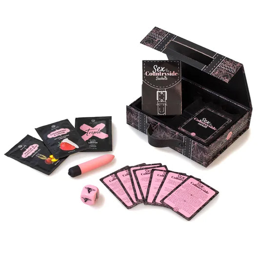 Coffret présenté ouvert avec les articles suivants :
Cartes de défis, balle vibrante, mini vibromasseur, dé Kamasutra, monodose d’huile de massage, vin pétillant,
monodose de lubrifiant, crème fouettée, monodose de gel intensifiant plaisir