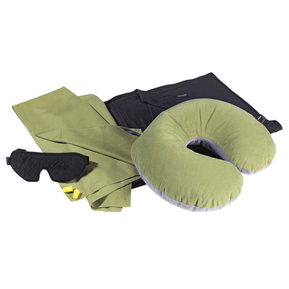 Kit de voyage ultraléger 5 pièces de Cocoon - Wasabi/noir - vue du kit comprenant :  Couverture de voyage CoolMax (180 x 140 cm), Serviette en microfibre ultra-légère (90 x 50 cm), Coussin cervical ultraléger Air-Core, Masque de nuit de luxe, Bouchons d’oreilles 