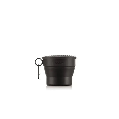 Tasse avec mousqueton vue de face