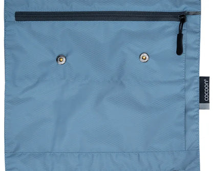 Trousse de toilette accrochable Cocoon – bleu – gros plan sur le système d'attache de la trousse amovible