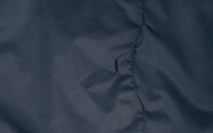 Trousse de toilette accrochable Cocoon – bleu – Gros plan sur la matière