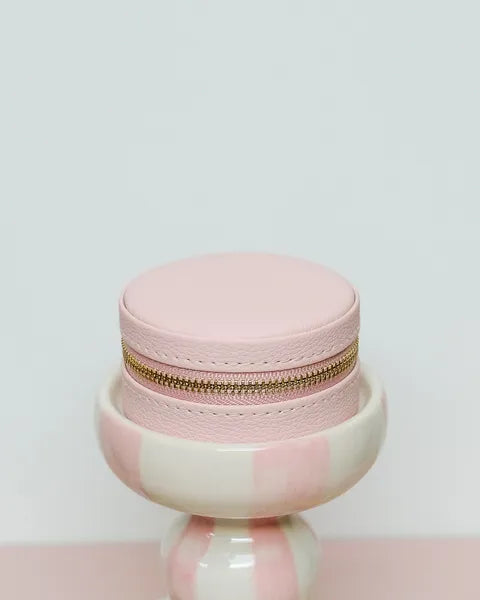 Boite a bijoux de voyage de Maison Scarlett - Modèle Yvonne - PU rose - vue de la boite fermée