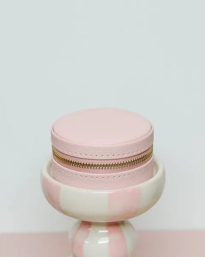 Boite a bijoux de voyage de Maison Scarlett - Modèle Yvonne - PU rose - vue de la boite fermée