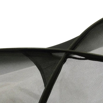 Dôme de protection moustique de Care Plus - vue de près du système d'armature du Dôme