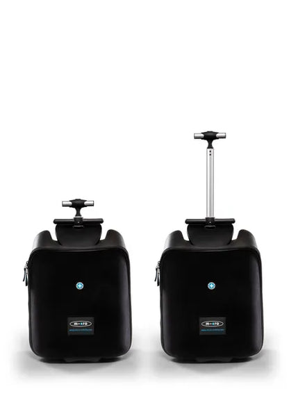 Valise trolley avec siège enfant intégré Micromobility – vue de la valise en deux exemplaires afin de montrer que la poignée est  télescopique 